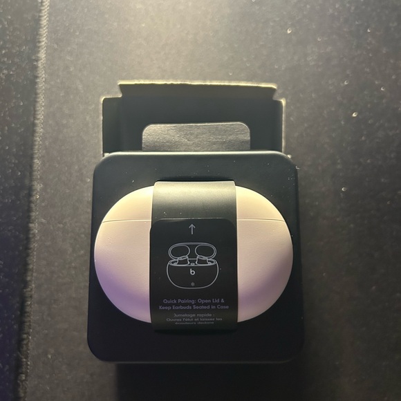 Beats Studio Buds + - Picture 4 of 5